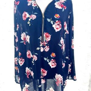 🔹$7 each or 2/$10🔹 Justify floral blouse size 1X